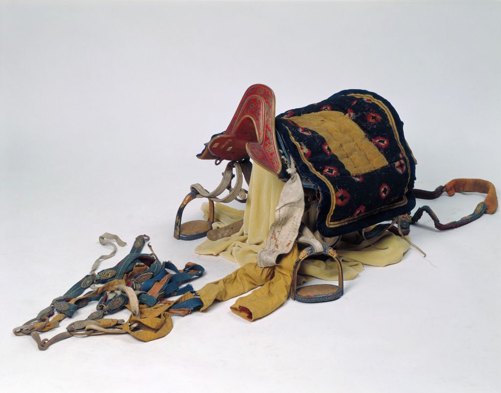 图片[1]-Horse saddle for Emperor Qianlong with wooden red paint pattern-China Archive